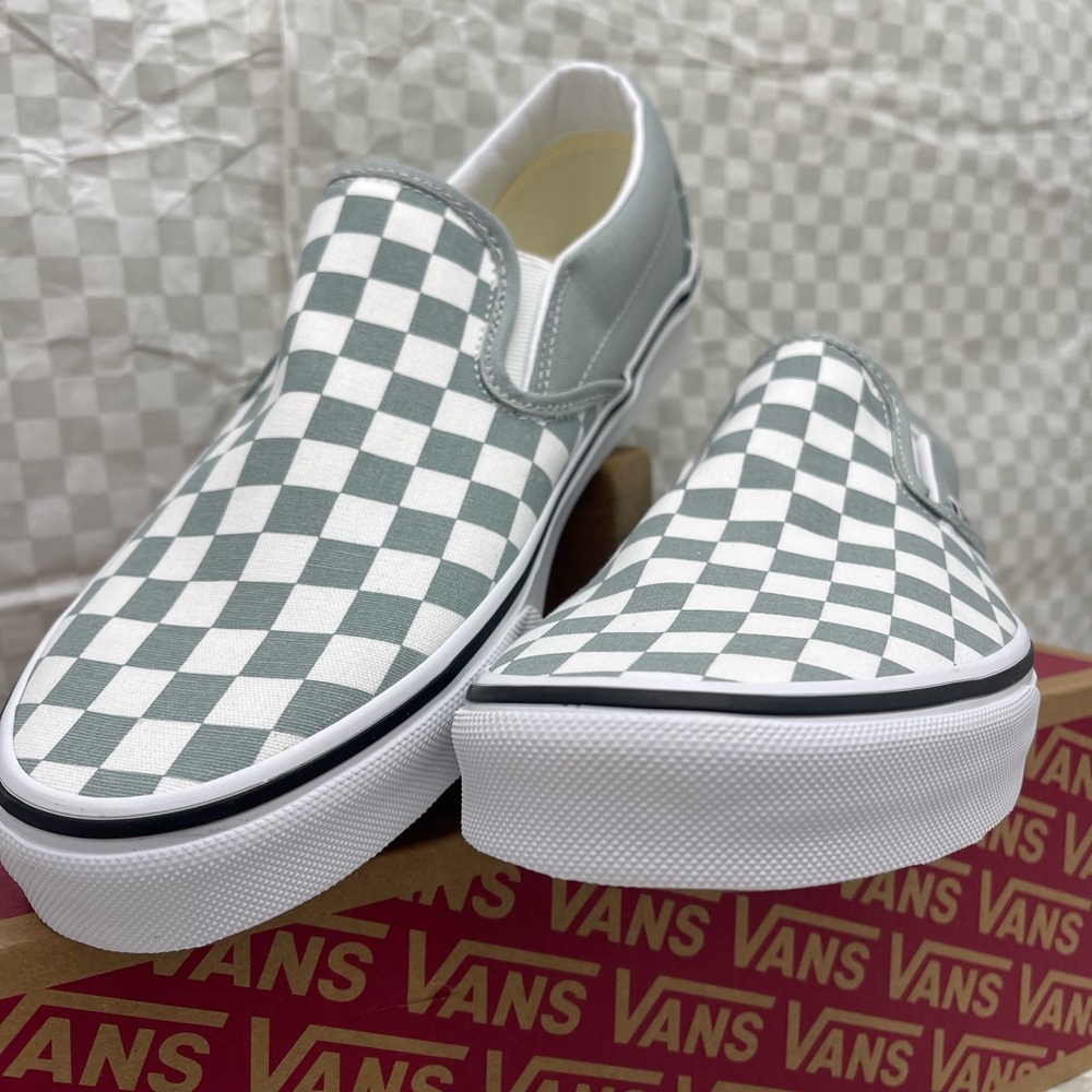 Vans WMN Classic Slip-On
Color Theory Checkerboard Pure Grey
VN000D5PEPO Sneaker - Picture 11 of 16